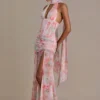 Abito lungo con dettagli a sciarpa decorato Primrose Premium con stampa floreale rosa Abito lungo con dettagli a sciarpa decorato Primrose Premium con stampa floreale rosa