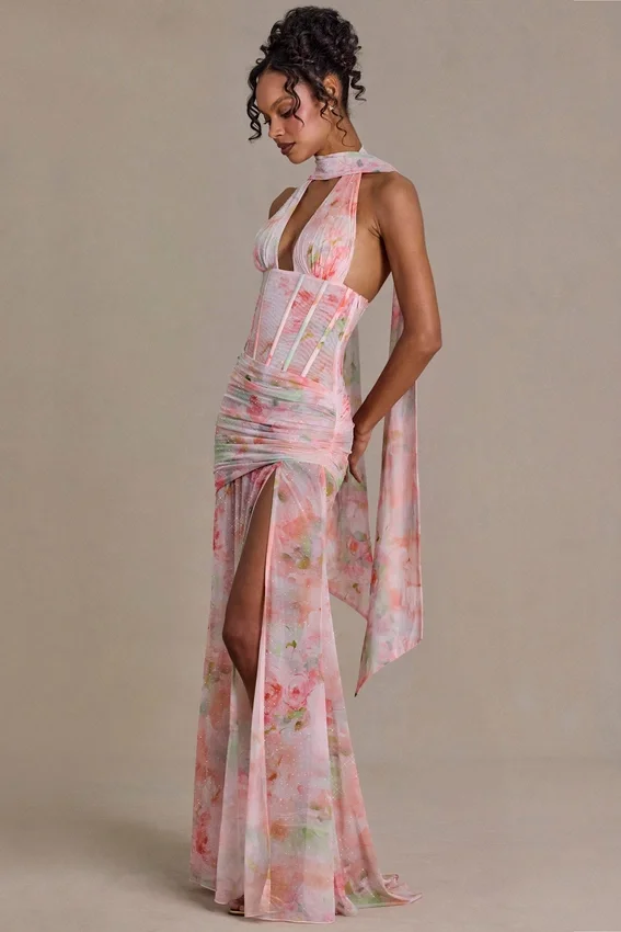 Abito lungo con dettagli a sciarpa decorato Primrose Premium con stampa floreale rosa Abito lungo con dettagli a sciarpa decorato Primrose Premium con stampa floreale rosa