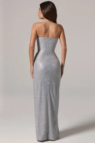 Abito lungo con fascia in vita e decorazioni La Rochette in argento Abito lungo con fascia in vita e decorazioni La Rochette in argento