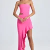 Abito lungo con scollo a fascia, cut-out e volant Acelynn in rosa lollipop Abito lungo con scollo a fascia, cut-out e volant Acelynn in rosa lollipop