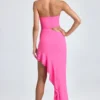 Abito lungo con scollo a fascia, cut-out e volant Acelynn in rosa lollipop Abito lungo con scollo a fascia, cut-out e volant Acelynn in rosa lollipop