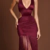 Abito lungo con scollo a V e frange Solferina in rosso vino Abito lungo con scollo a V e frange Solferina in rosso vino