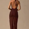 Abito lungo con scollo all’americana e cut-out Caicos in marrone espresso Abito lungo con scollo all’americana e cut-out Caicos in marrone espresso