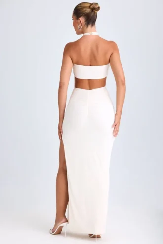 Abito lungo con scollo all’americana e ruches con cut-out Kalyani in bianco Abito lungo con scollo all’americana e ruches con cut-out Kalyani in bianco