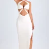 Abito lungo con scollo all’americana e ruches con cut-out Kalyani in bianco Abito lungo con scollo all’americana e ruches con cut-out Kalyani in bianco