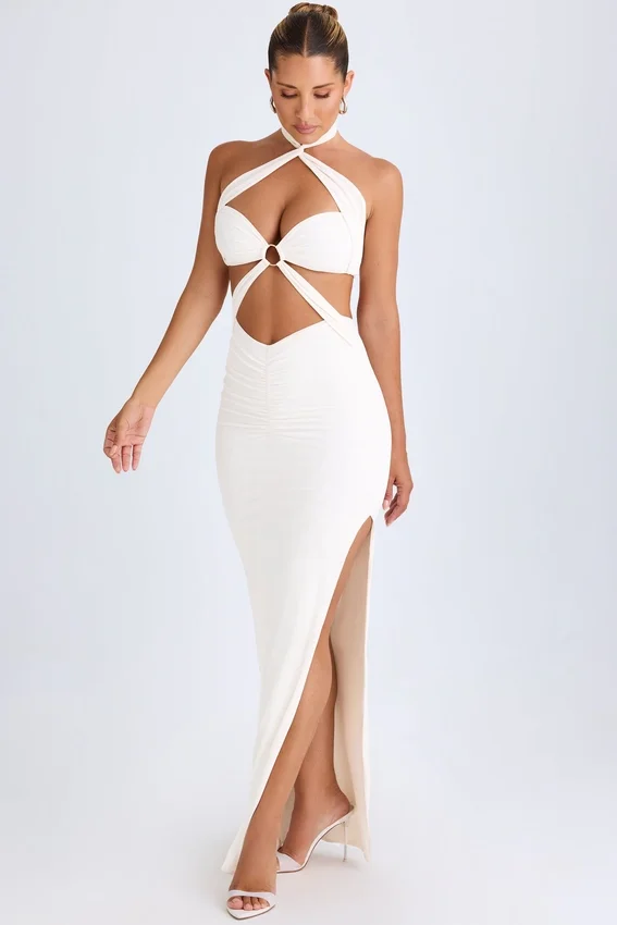 Abito lungo con scollo all’americana e ruches con cut-out Kalyani in bianco Abito lungo con scollo all’americana e ruches con cut-out Kalyani in bianco