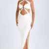 Abito lungo con scollo all’americana e ruches con cut-out Kalyani in bianco Abito lungo con scollo all’americana e ruches con cut-out Kalyani in bianco