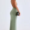 Abito lungo con scollo profondo e schiena scoperta Leire in modal, verde salvia Abito lungo con scollo profondo e schiena scoperta Leire in modal, verde salvia