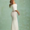 Abito lungo con spalle scoperte Naia Bouclé in bianco Abito lungo con spalle scoperte Naia Bouclé in bianco