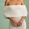 Abito lungo con spalle scoperte Naia Bouclé in bianco Abito lungo con spalle scoperte Naia Bouclé in bianco