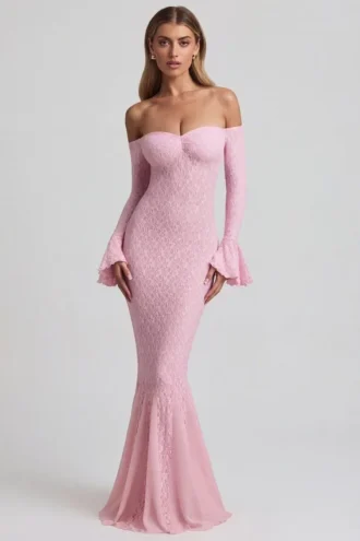 Abito lungo con volant in pizzo e spalle scoperte Verena in rosa tenue