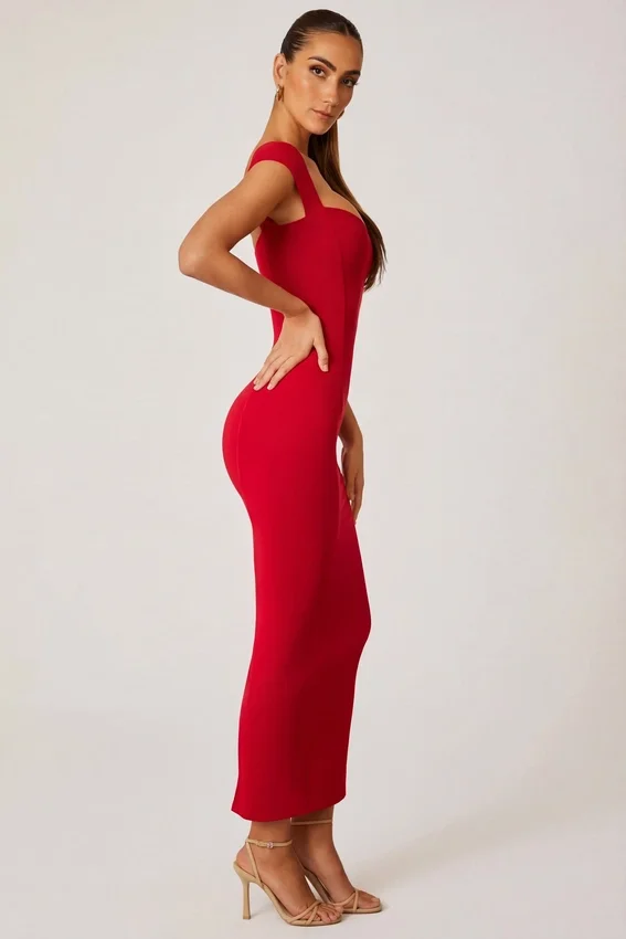 Abito lungo Dolcezza con scollo a cuore in rosso Abito lungo Dolcezza con scollo a cuore in rosso