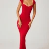 Abito lungo Dolcezza con scollo a cuore in rosso Abito lungo Dolcezza con scollo a cuore in rosso