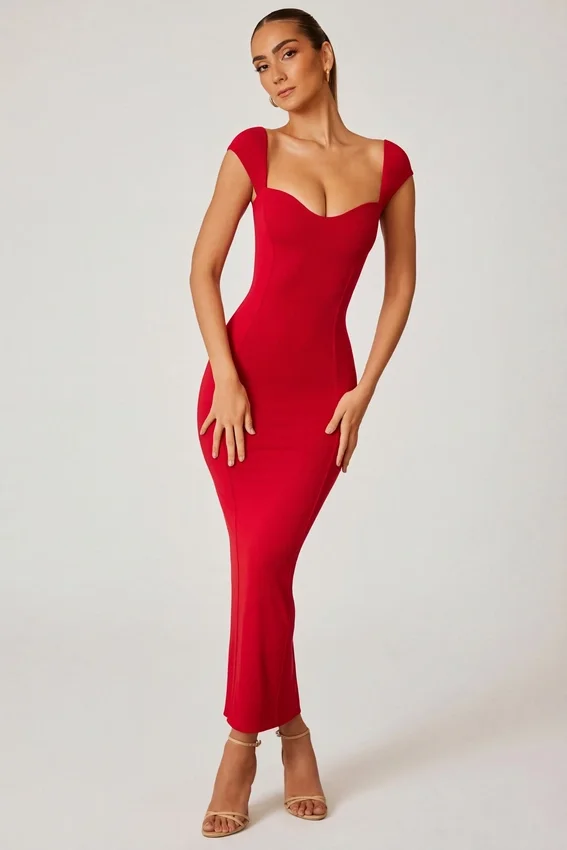 Abito lungo Dolcezza con scollo a cuore in rosso Abito lungo Dolcezza con scollo a cuore in rosso