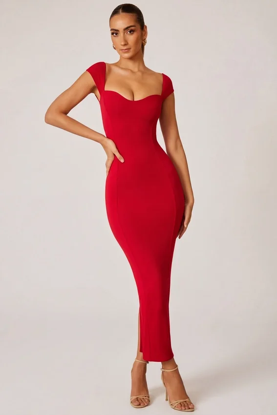 Abito lungo Dolcezza con scollo a cuore in rosso Abito lungo Dolcezza con scollo a cuore in rosso
