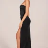 Abito lungo drappeggiato con fascia Matilde in nero Abito lungo drappeggiato con fascia Matilde in nero