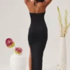 Abito lungo fino ai piedi con scollo all’americana e cut-out Oceane in nero