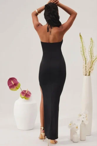 Abito lungo fino ai piedi con scollo all’americana e cut-out Oceane in nero