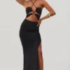 Abito lungo fino ai piedi con scollo all’americana e cut-out Oceane in nero