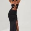 Abito lungo fino ai piedi con scollo all’americana e cut-out Oceane in nero
