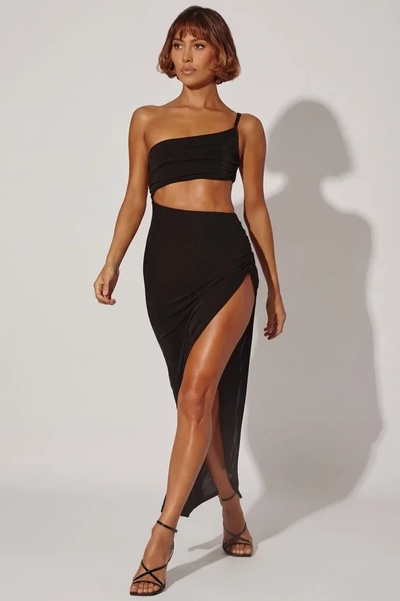 Abito lungo monospalla con cut-out Ishtar in nero Abito lungo monospalla con cut-out Ishtar in nero