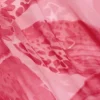Abito lungo Taveuni con collo a cappuccio e dettagli metallici, stampa orchidea rosa Abito lungo Taveuni con collo a cappuccio e dettagli metallici, stampa orchidea rosa