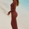Abito lungo trasparente con schiena scoperta Naura in marrone cioccolato Abito lungo trasparente con schiena scoperta Naura in marrone cioccolato