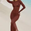 Abito lungo trasparente con schiena scoperta Naura in marrone cioccolato Abito lungo trasparente con schiena scoperta Naura in marrone cioccolato