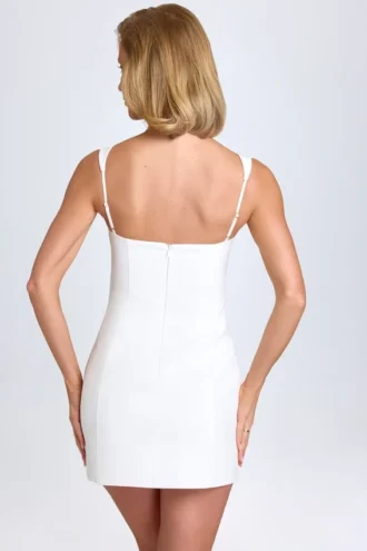 Abito micro mini Amaria con scollo a cuore in bianco