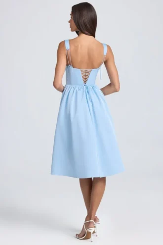 Abito midi drappeggiato con corpetto a corsetto Marguerite in blu polvere