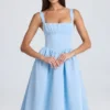 Abito midi drappeggiato con corpetto a corsetto Marguerite in blu polvere
