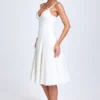 Abito midi svasato con fiocco Mallory in bianco Abito midi svasato con fiocco Mallory in bianco