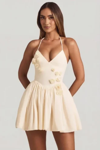 Abito mini a corsetto con applicazioni floreali e scollo all’americana Augusta in avorio