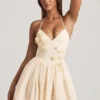 Abito mini a corsetto con applicazioni floreali e scollo all’americana Augusta in avorio