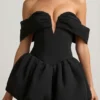 Abito mini a corsetto con spalle scoperte e orlo a palloncino a strati Jessamy in nero
