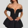 Abito mini a corsetto con spalle scoperte e orlo a palloncino a strati Jessamy in nero