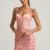 Abito mini aderente con canotta decorata Velena in rosa Abito mini aderente con canotta decorata Velena in rosa