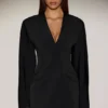 Abito mini blazer monopetto Azelie in nero Abito mini blazer monopetto Azelie in nero