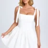 Abito mini con corpetto arricciato Marianna in bianco