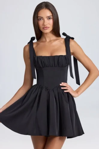 Abito mini con corpetto drappeggiato Bellamy in nero