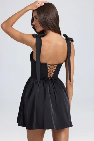Abito mini con corpetto drappeggiato Bellamy in nero