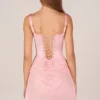 Abito mini drappeggiato con allacciatura Lia in rosa cipria Abito mini drappeggiato con allacciatura Lia in rosa cipria