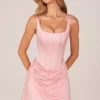 Abito mini drappeggiato con allacciatura Lia in rosa cipria Abito mini drappeggiato con allacciatura Lia in rosa cipria