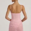 Abito mini drappeggiato con decorazioni semi-trasparente Connie in rosa Abito mini drappeggiato con decorazioni semi-trasparente Connie in rosa