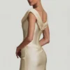 Abito mini drappeggiato con spalle scoperte in raso Maeve, colore avorio