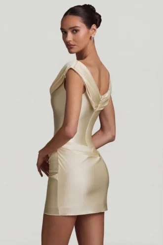 Abito mini drappeggiato con spalle scoperte in raso Maeve, colore avorio