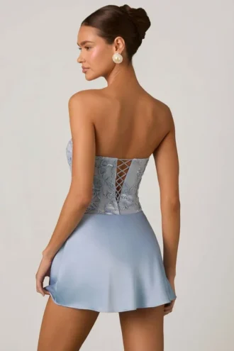 Abito mini drappeggiato senza spalline con decorazioni Eden in azzurro