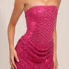 Abito mini drappeggiato senza spalline con decorazioni Mellie in rosa shocking