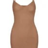 Abito mini intimo in morbida rete con scollo a V, color miele Abito mini intimo in morbida rete con scollo a V, color miele