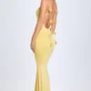 Aldona Abito lungo in jersey elasticizzato con applicazioni floreali in giallo pastello Aldona Abito lungo in jersey elasticizzato con applicazioni floreali in giallo pastello